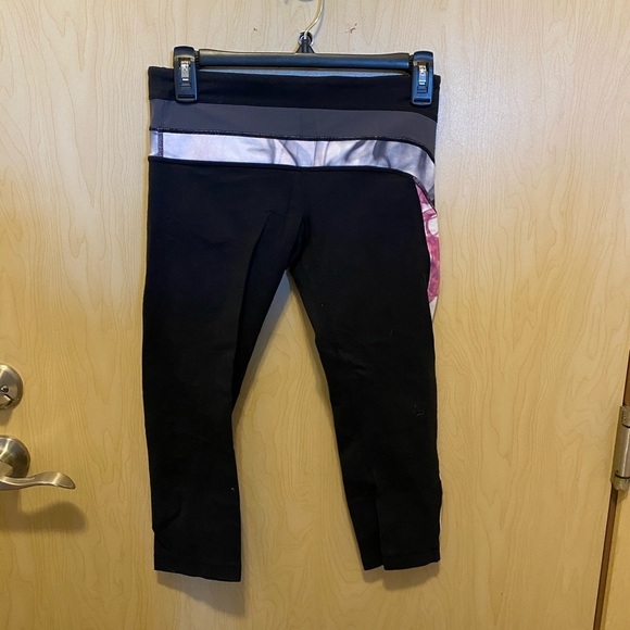 Lululemon capris - Picture 2 of 4